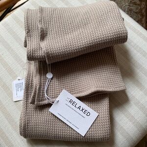 LA Relaxed Cozy Waffle Knit Scarf NWT